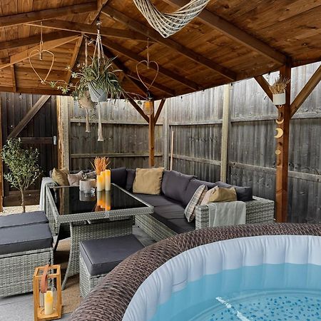 Villa Barn With Hot Tub Goff's Oak Exterior foto