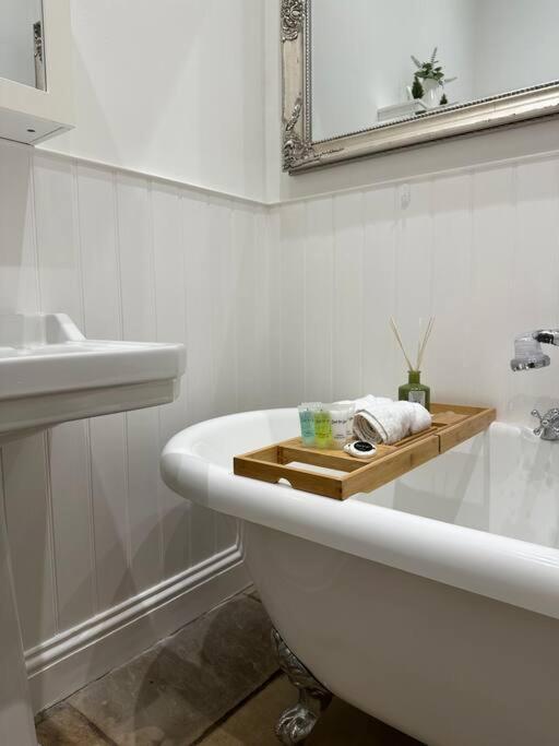 Villa Barn With Hot Tub Goff's Oak Exterior foto